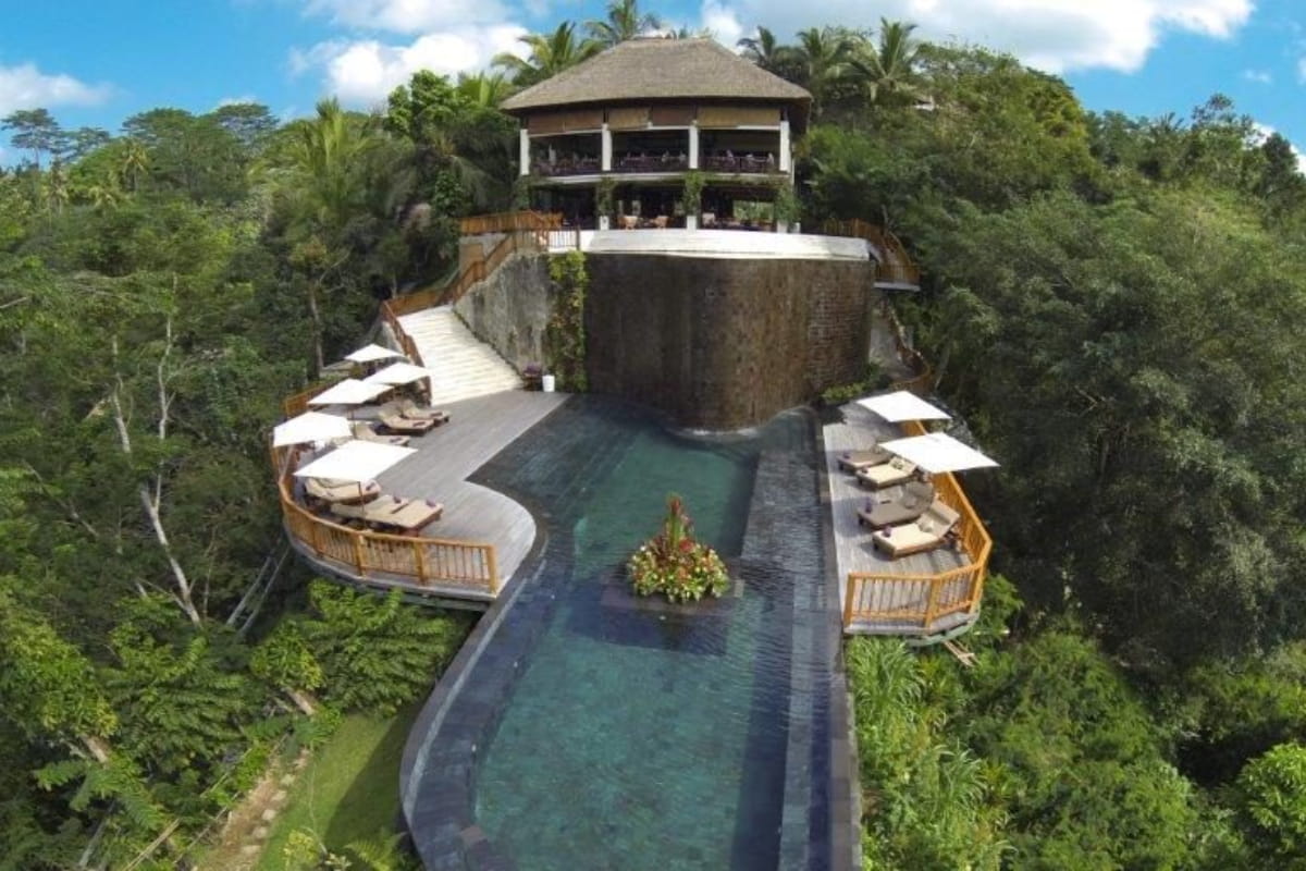 11 The pool of Hanging Gardens Bali
