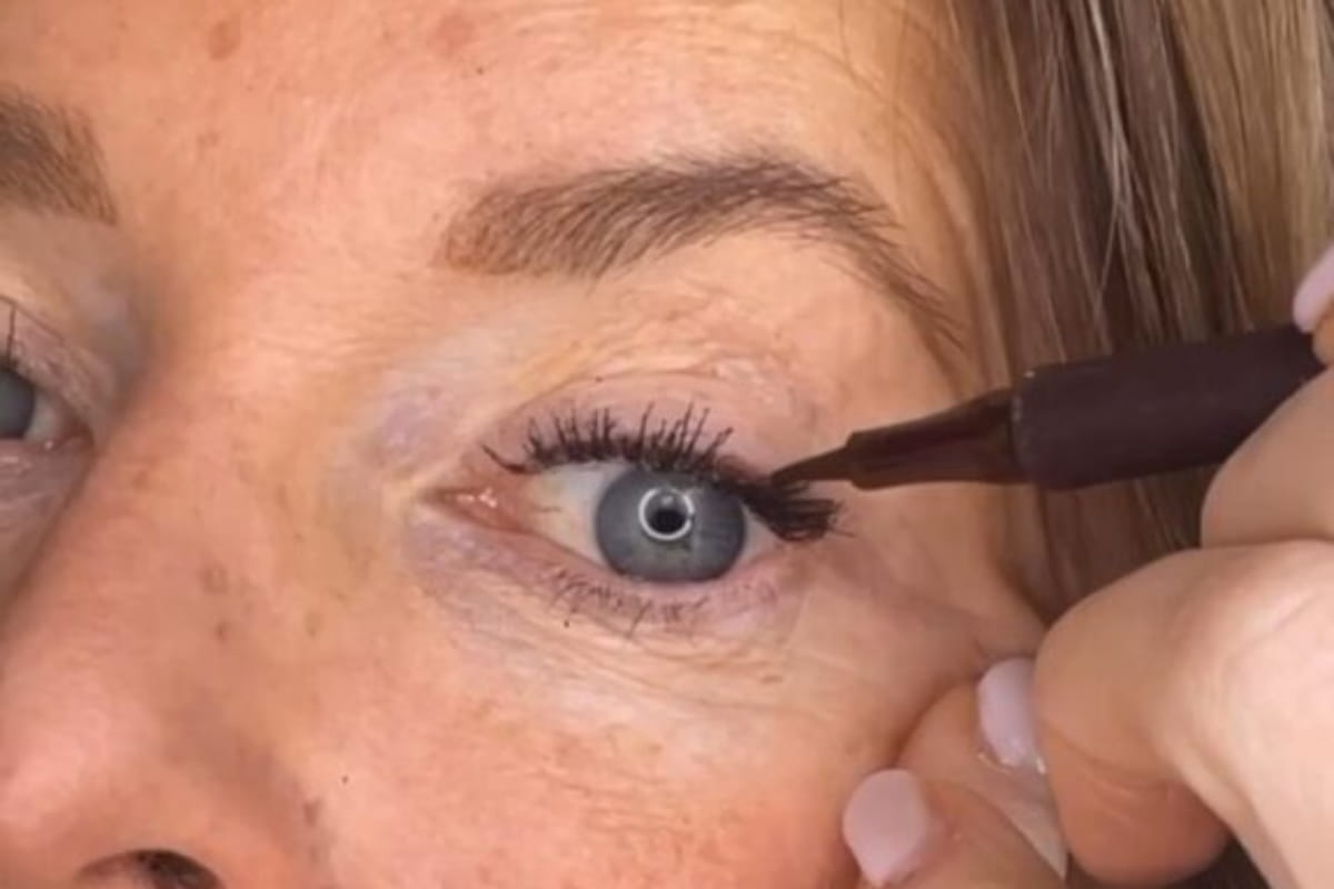 12. Flash your Eyelashes