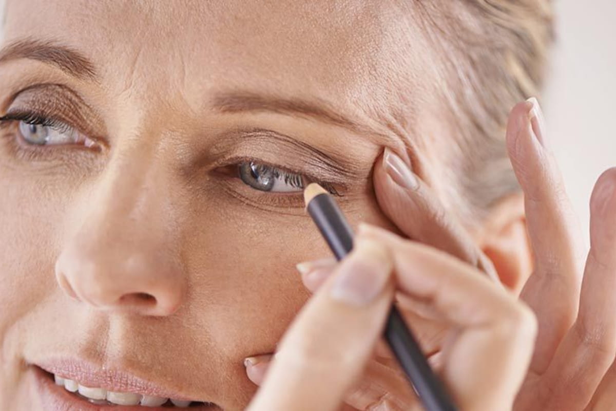 7. Dab on an Eye Shadow Base